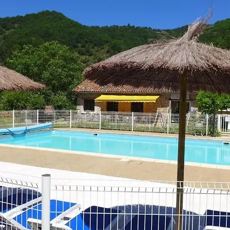 Mobil-home Confortable Avec Terrasse Pour 4 Personnes à - Api-1-52-291
